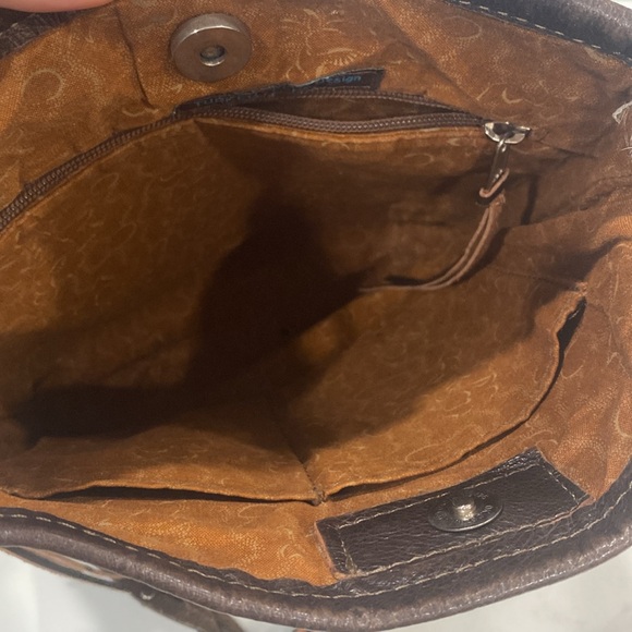 GUC cowhide crossbody - Picture 8 of 11